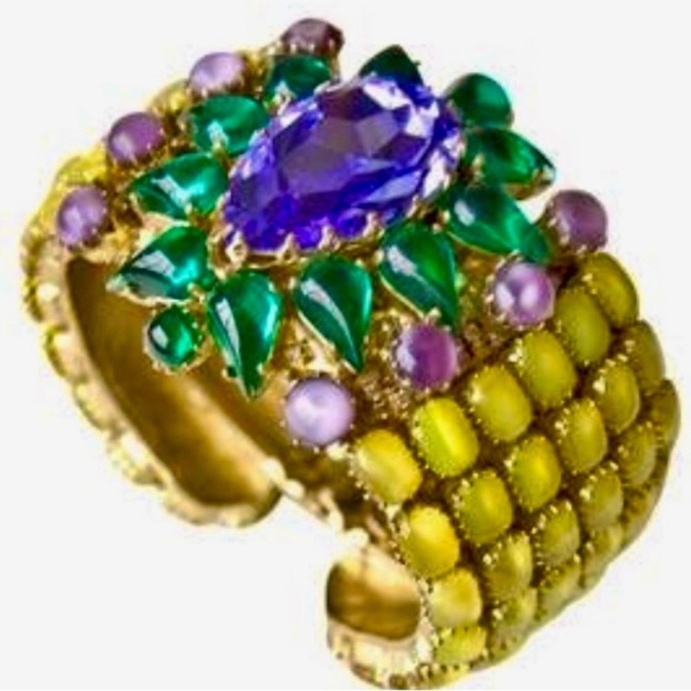 SEARCHING FOR! 🌼 Bracelet w/ Bold Design as seen on Sex and the City 2 movie!!